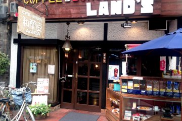 <p>Coffee and Burger Land's at Kishiwada</p>