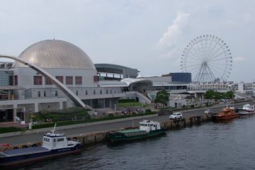 <p>A huge facility in a fun district</p>
