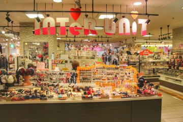 <p>And accessories too</p>