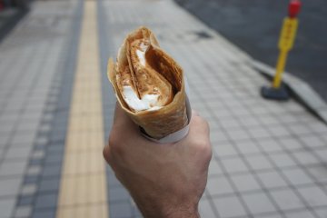 <p>Cream crepe with butter, maple syrup and cinnamon</p>
