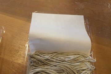 <p>Mi yang sudah jadi dikemas secara rapi dan dapat dibawa pulang oleh perserta</p>