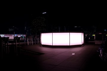 <p>This bar is the centre of a good atmosphere at the terrace</p>