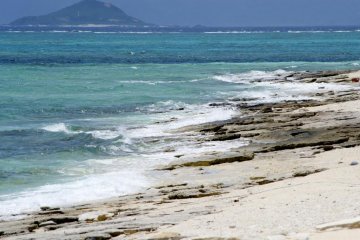 Crystal clear emerald waters at Nagannu beach