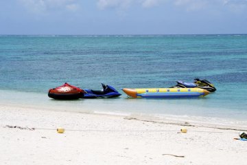 All set to zoom ! Variety of marine sports at Nagannu island.
