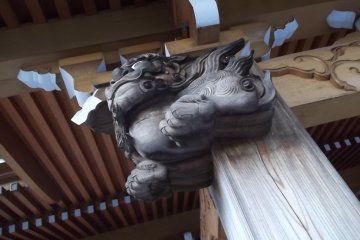 <p>Watch out for the airborne guardian lions under the eaves</p>