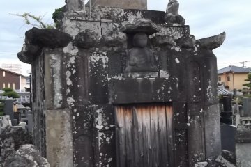 <p>This impressive grave stands in the west graveyard</p>