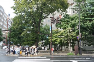 <p>Lokasinya strategis, di persimpangan jalan sehingga mudah ditemukan.</p>