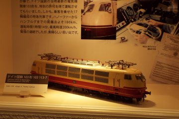 <p>Second Exhibit Room: Story Telling Models</p>