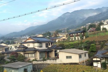 <p>Katsunuma terlihat dari stasiun kereta</p>