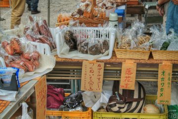 <p>Different homegrown potatoes and peanuts</p>