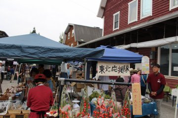 <p>A look at the market next to Alishan</p>