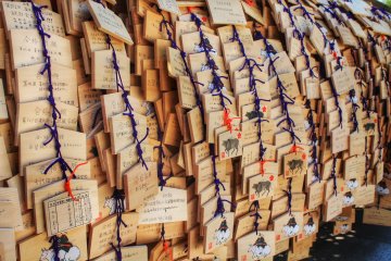 <p>Votive tablets with wishes for good grades and success in exams</p>