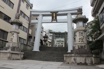 <p>Kuil Suwa.</p>