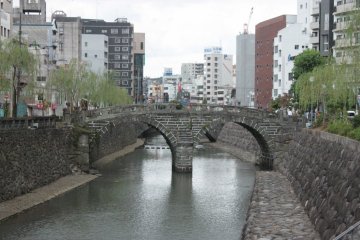 <p>Jembatan Kaca Mata, Kota Nagasaki</p>