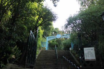 <p>Pintu Masuk Taman Glover.</p>