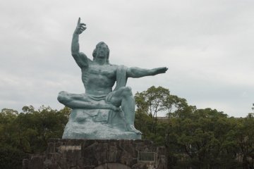 <p>Taman Damai Nagasaki.</p>