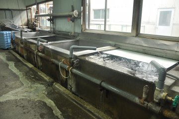 <p>The cloth must be soaked before it can dyed or wrinkled</p>