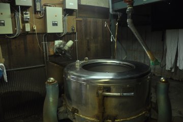 <p>A dryer that works by high speed rotation</p>