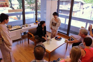 <p>The head instructor explains the process to a student</p>