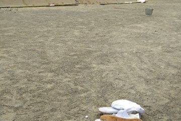 <p>Kaus kaki yang dibuang</p>