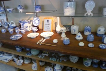<p>Mikawachi porcelain</p>