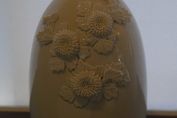 <p>Mikawachi products have specially-carved three-dimensional patterns</p>