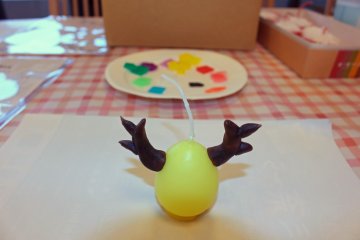 <p>Lilin buatanku berbentuk rusa</p>