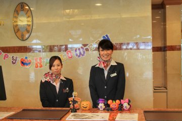 <p>The friendly reception staff of HOTEL MYSTAYS Maihama</p>
