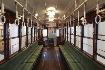 <p>Keadaan di dalam Kereta</p>