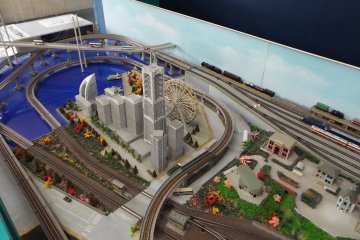 <p>Tempat bermain kereta api untuk anak-anak</p>