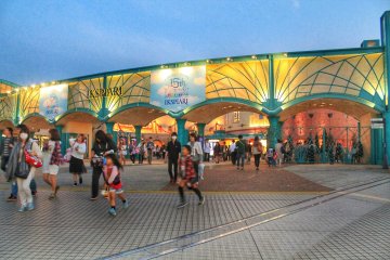 <p>In the evening, Ikspiari gets really busy</p>