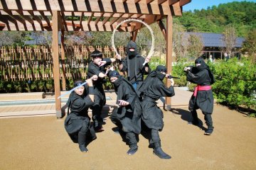 Penampilan Ninja yang akan berpose untuk anda berfoto