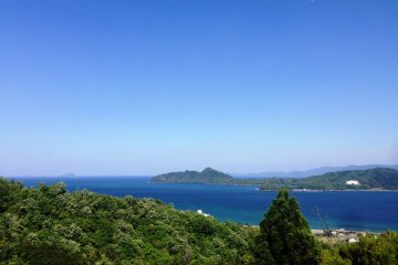 <p>Stunning views of green mountains and the calm Miyazu Bay.</p>