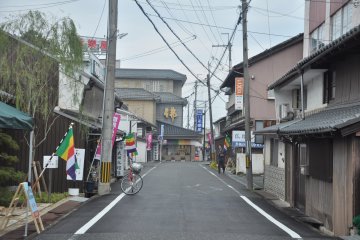 <p>The main street is free of cars for passengers to walk freely around</p>