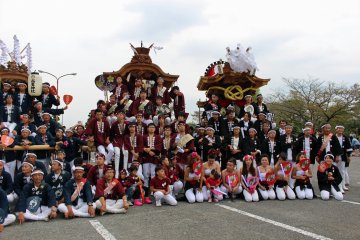 Take no Uchi, Taima-cho and Katsune teams after the performance