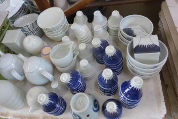 <p>Tableware made at Toutou-Ao</p>
