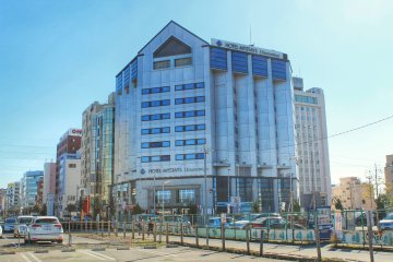 <p>Convenient access: you can see the hotel from the station</p>