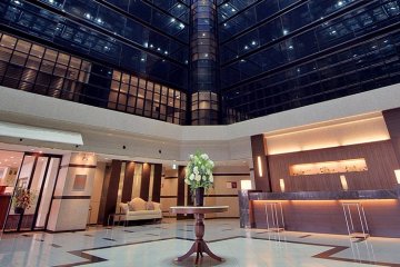 <p>The luxurious lobby welcomes you</p>