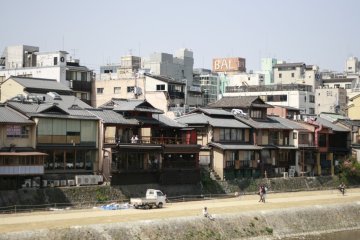 <p>Deretan ruko tua</p>