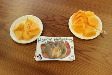 <p>Make a postcard while enjoying kaki?</p>