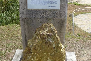<p>Raw kaolin at Izumiyama Quarry</p>
