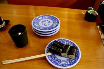<p>Four sushi rolls for &yen;100</p>