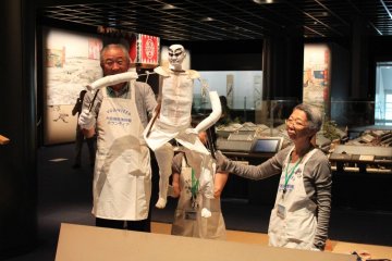 <p>Bunraku puppets</p>