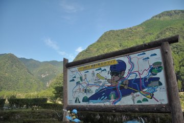 A lot of outdoor activities can be done on the Kumano River and its many branches