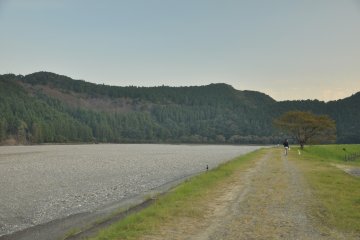 Behind the World Heritage Center in Kumano Hongu Taisha, one could walk along the river banks &nbsp;and admire the terrific creation of mother nature