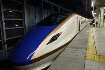 The latest Shinkansen E7 running from Tokyo to Kuizawa
