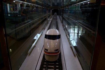 <p>Miniature of the 100 series Spacia</p>