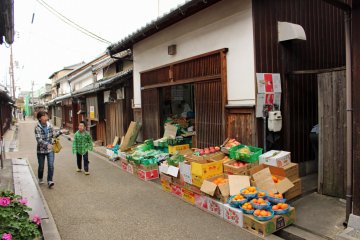<p>This store has sold fruit and other wares since the founding of Imai-cho</p>