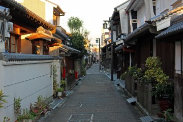 <p>Another time-traveling street</p>