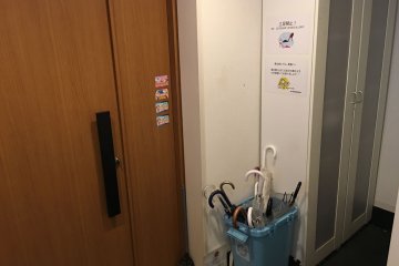 <p>There is a rack for umbrellas too. Note that these belong to tenants so you have to bring/buy your own umbrella.</p>